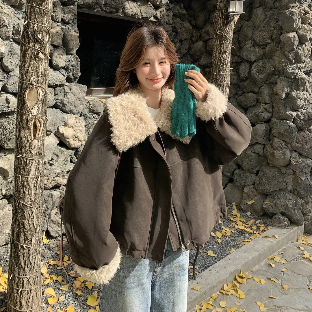 复古棕色羊羔毛拼接羽绒服女短款冬季韩系90白鸭绒工装风加厚外套