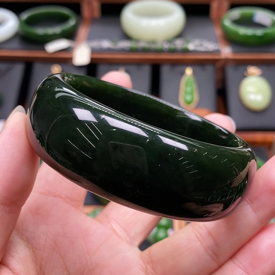 和田玉（碧玉）未镶嵌手镯