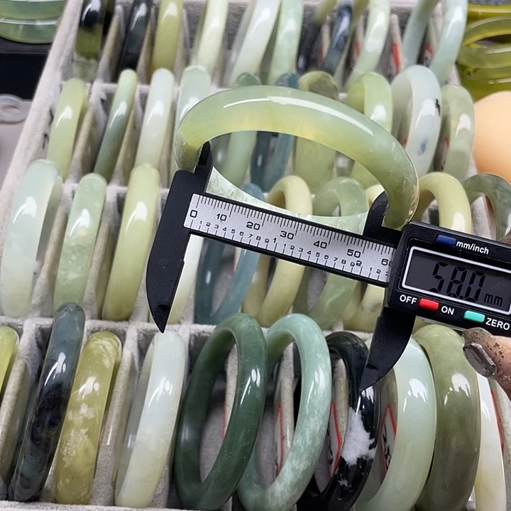 蛇纹石玉未镶嵌手镯202