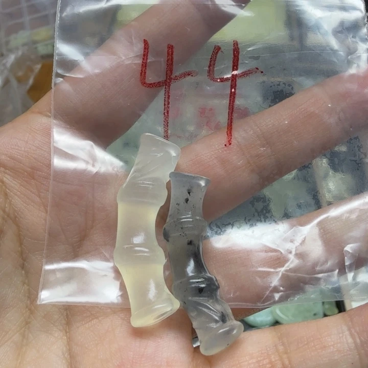 透闪石-蛇纹石玉吊坠未镶嵌