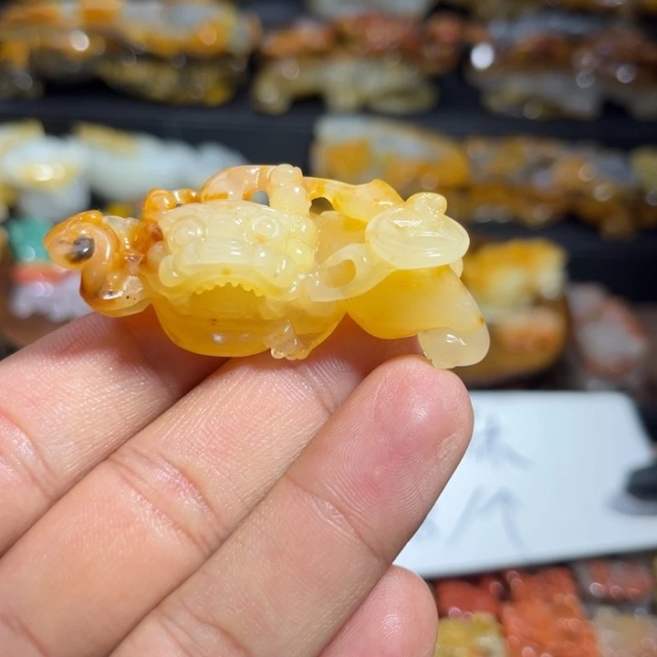 石英质玉（黄龙玉）未镶嵌颈饰