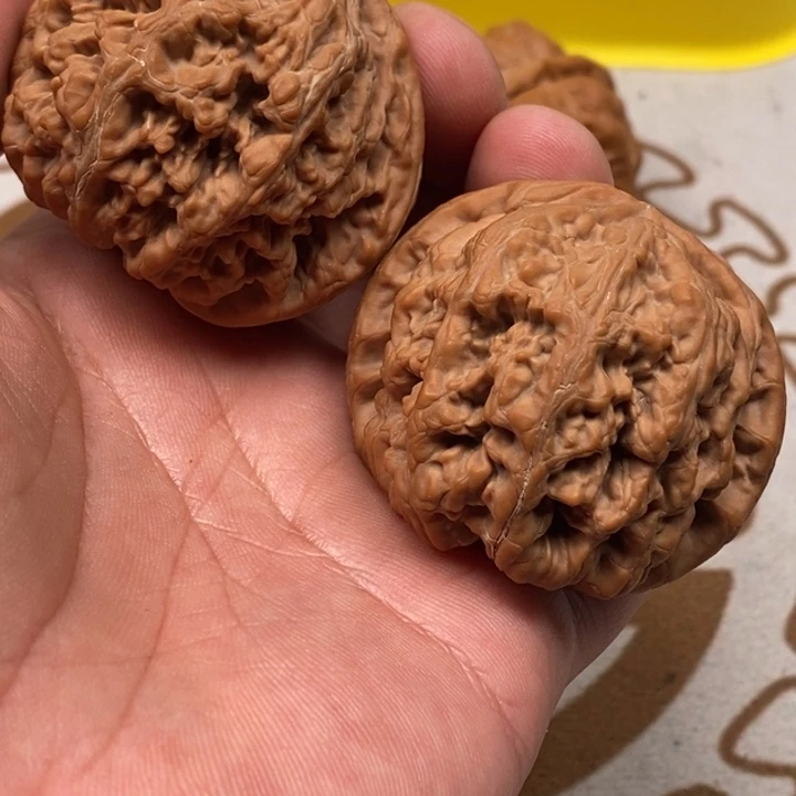 L***e吊坠文玩核桃大粗筋