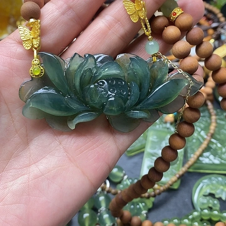 蛇纹石玉未镶嵌颈饰