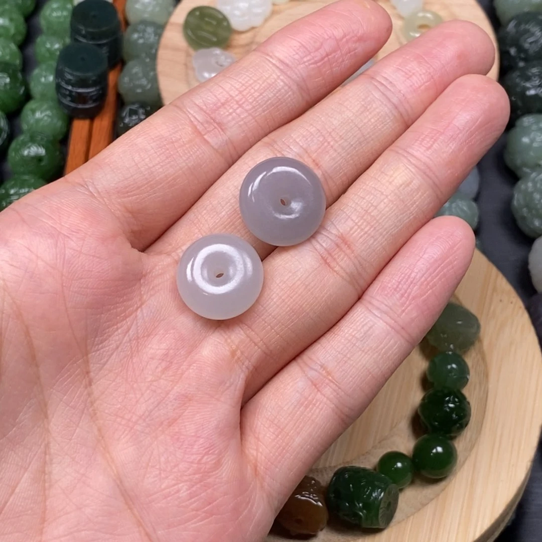 又***⁺和田玉未镶嵌颈饰