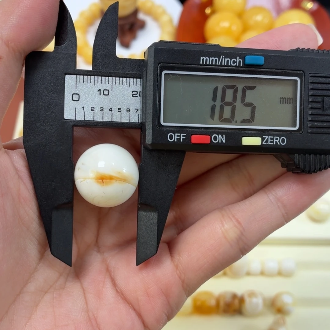 琥珀未镶嵌珠宝奇石乌料沁色瓷白圆珠18.5mm
