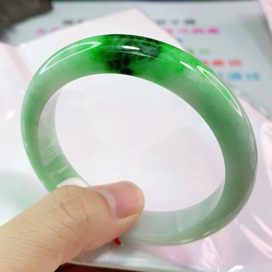 翡翠手镯未镶嵌戴*?5758圈口