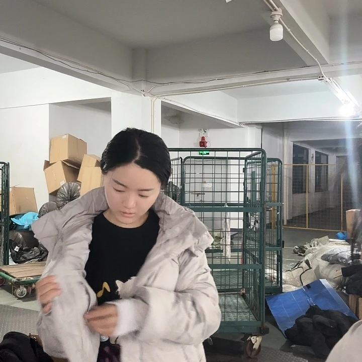 灰色8码有帽130斤棉服
