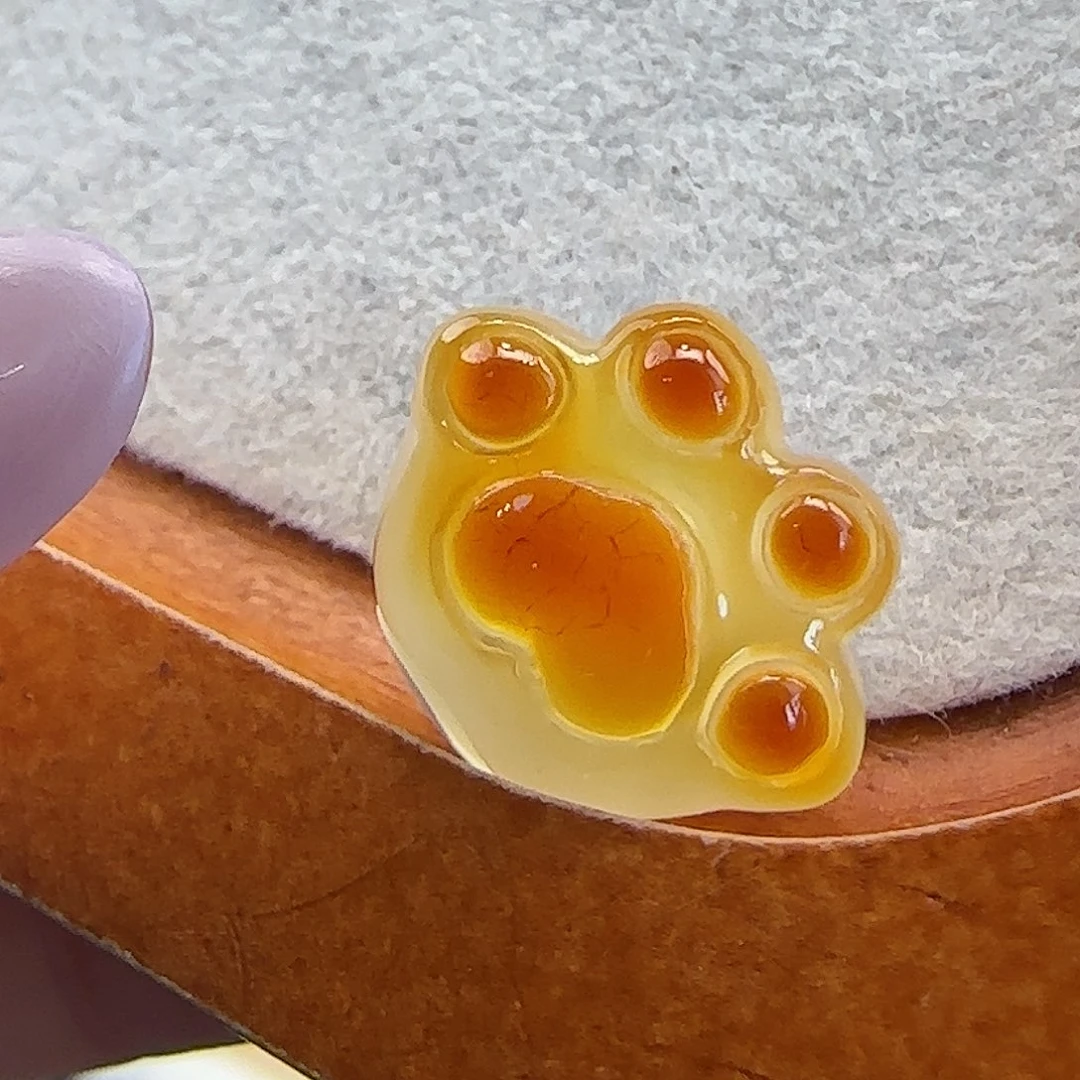 未镶嵌琥珀珠宝奇石