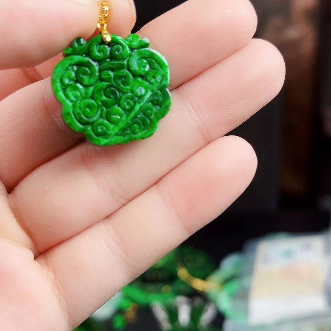 翡翠颈饰18K金镶嵌吊坠