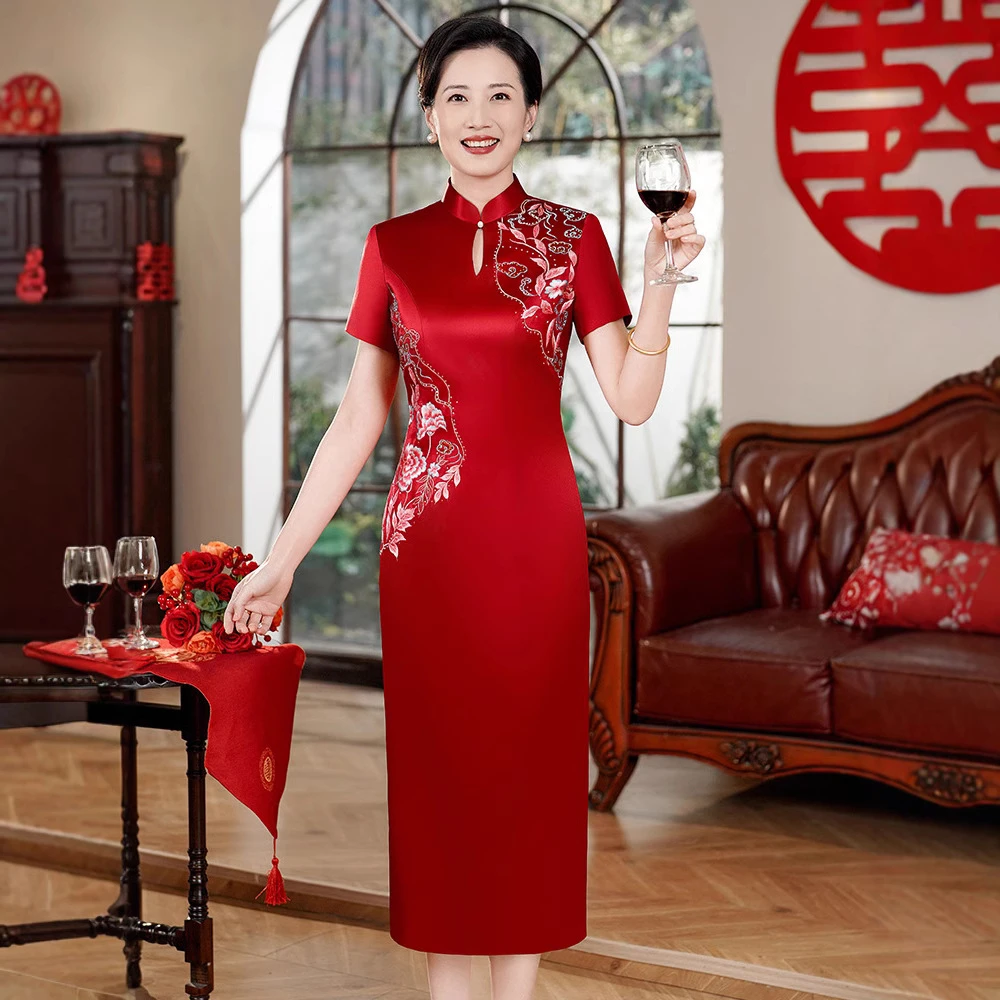 2025春夏新款喜婆婆高档服装旗袍刺绣年轻气质优雅喜服妈妈婚宴服