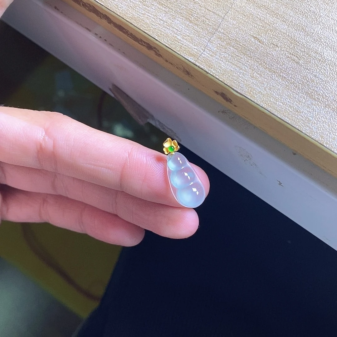 颈饰18K金镶嵌翡翠