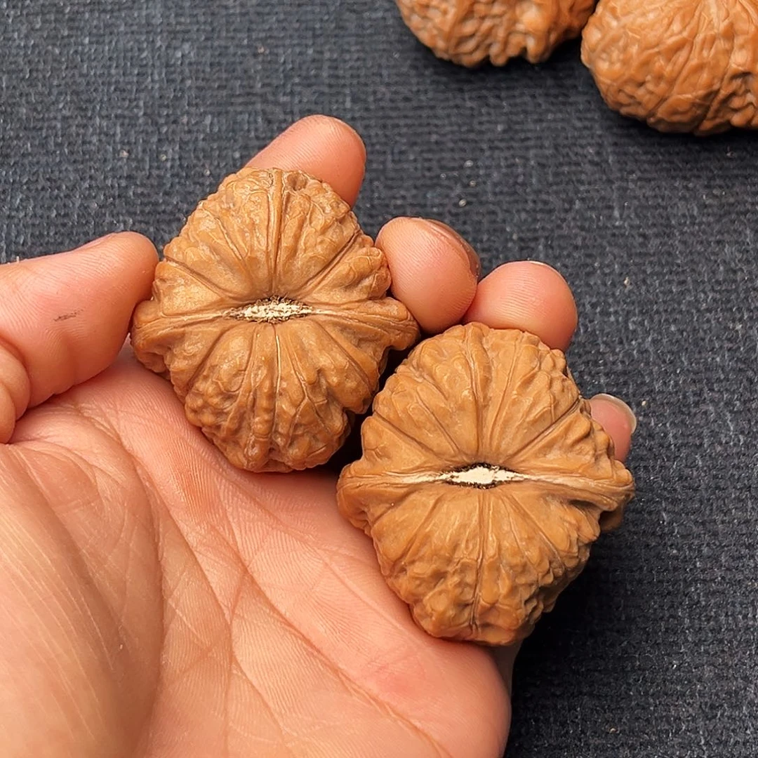 以***先文玩核桃吊坠109-1111  以德为先