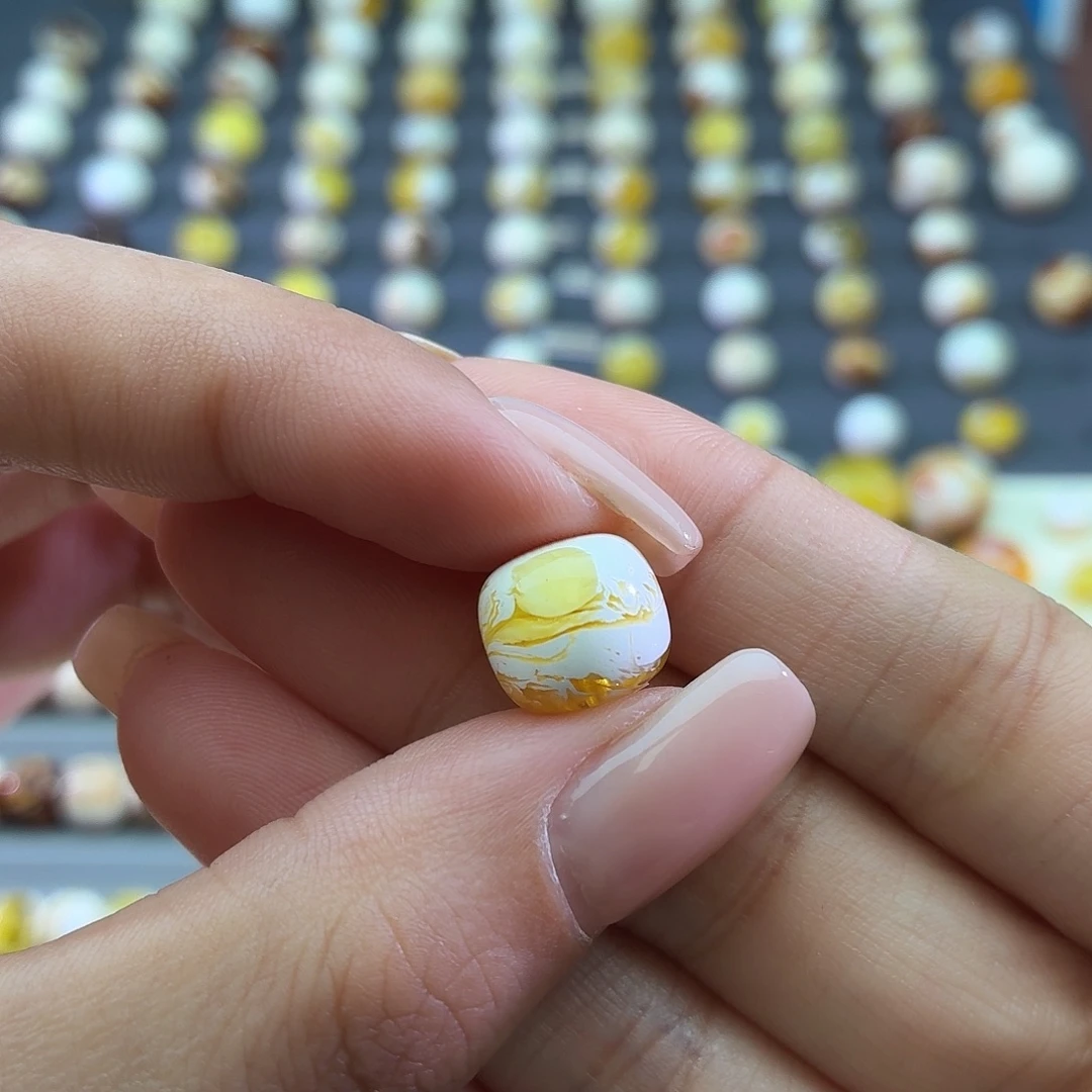 琥珀未镶嵌裸石11.7