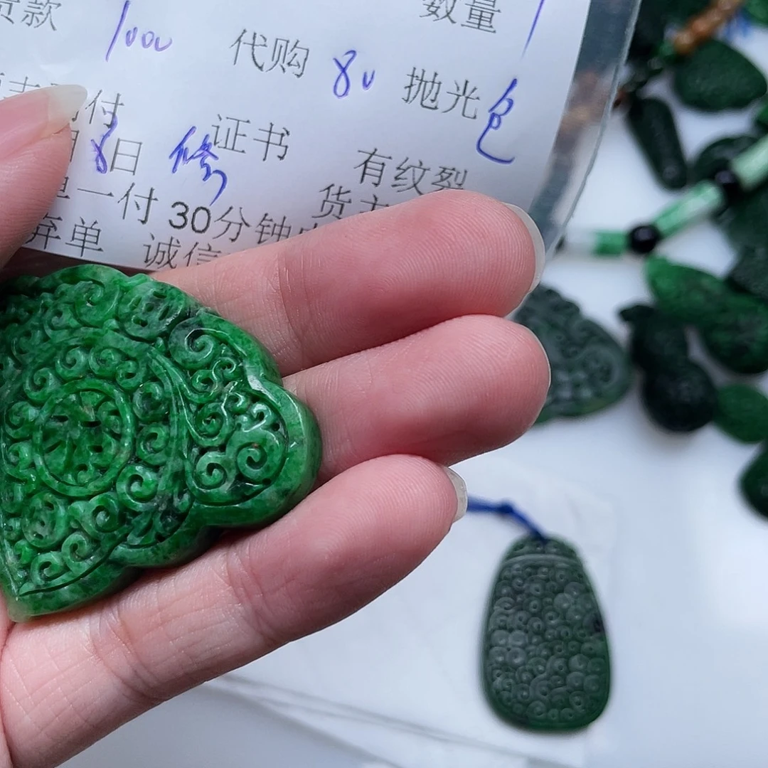 疯***头翡翠未镶嵌颈饰翡翠