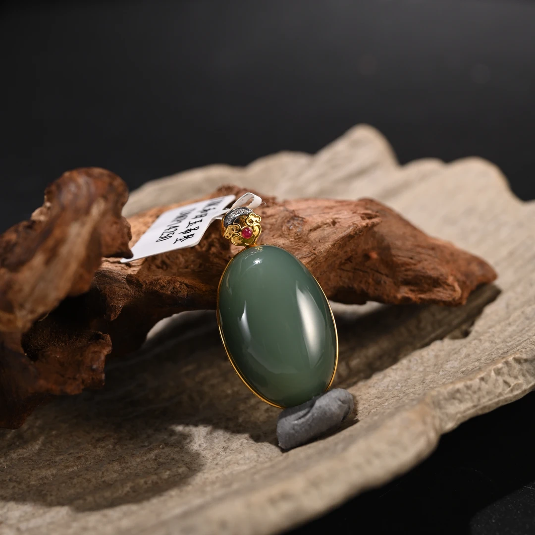 LOT8812 2511110035和田玉碧玉蛋面挂件/保利