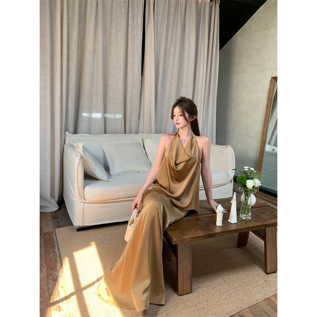 轻奢 松弛感荡领挂脖漏背缎面上衣+垂坠感拖地长裙 套装网红款