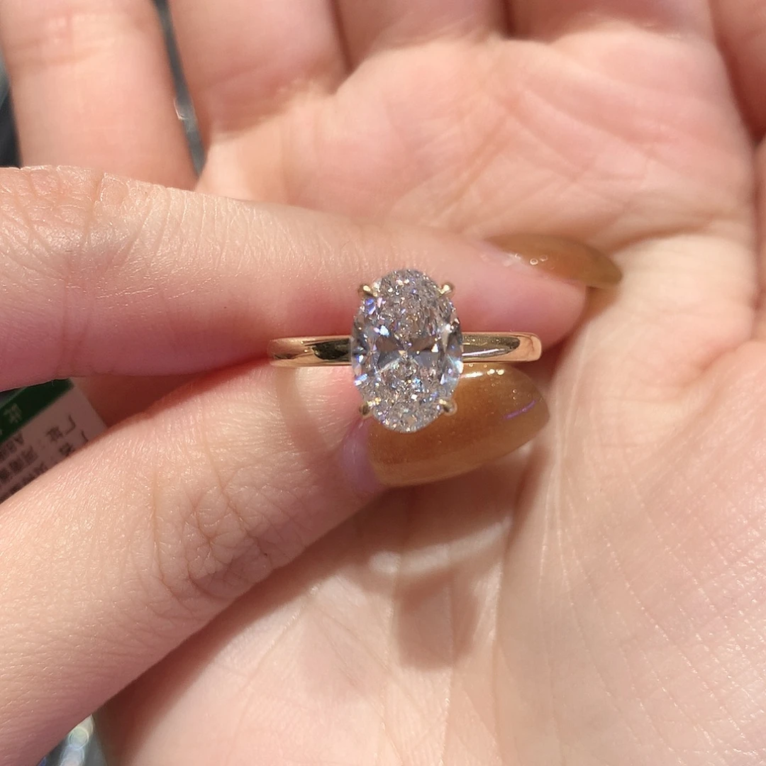 实验室培育钻石18K金镶嵌2克拉鸽子蛋