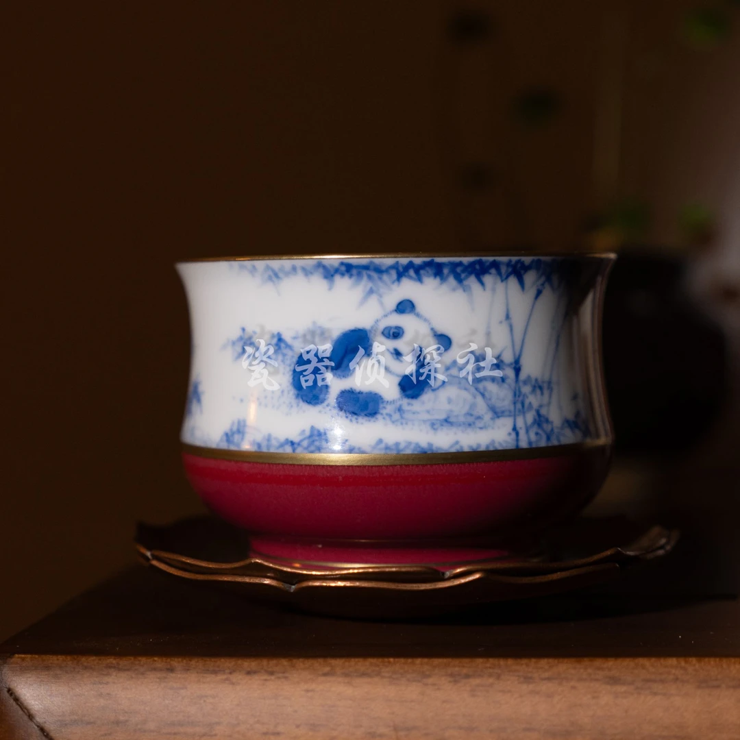 瓷器侦探社【华隐堂】玫瑰红青花熊猫吃竹描金杯纯手工主人杯茶杯