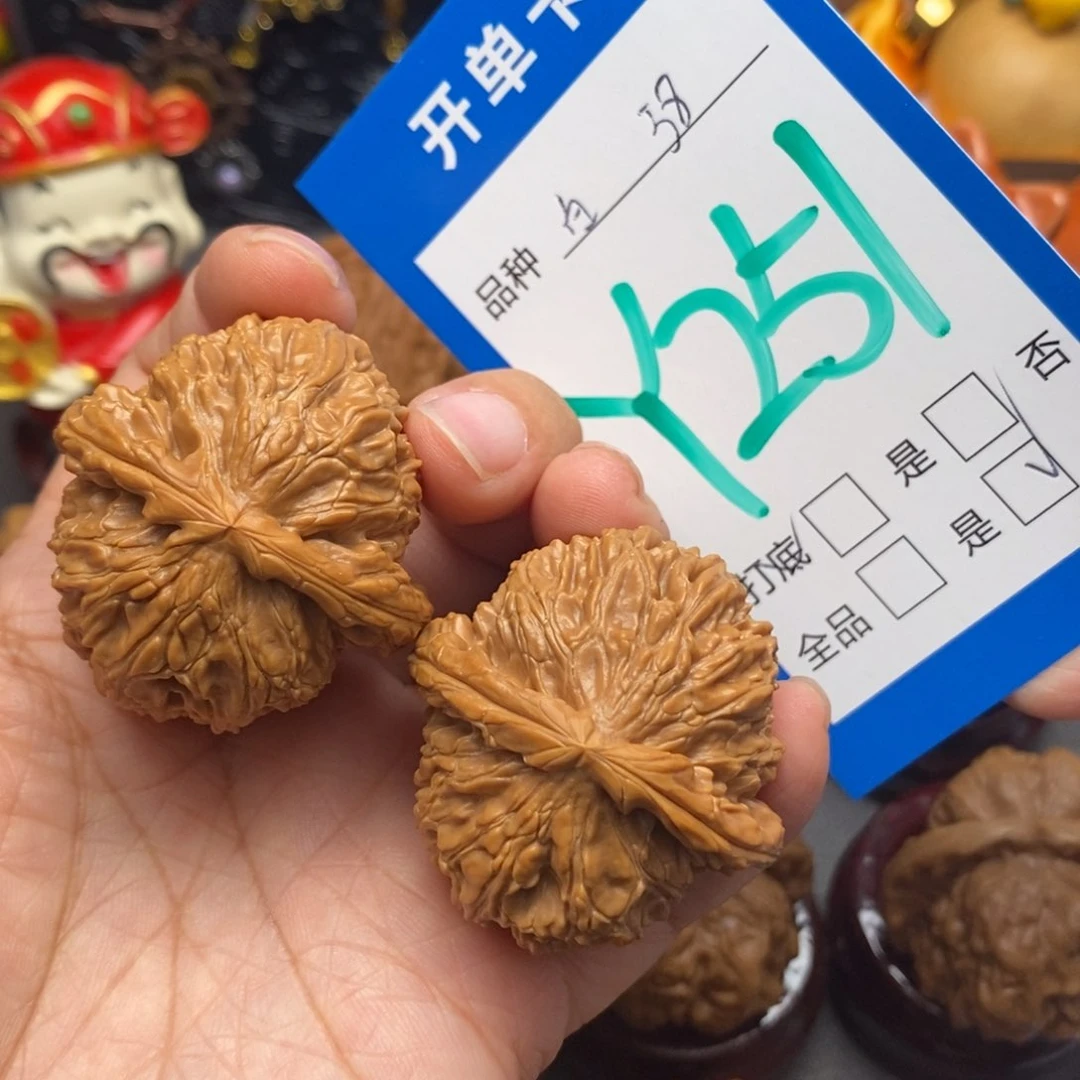 文玩核桃把件38尺白狮子
