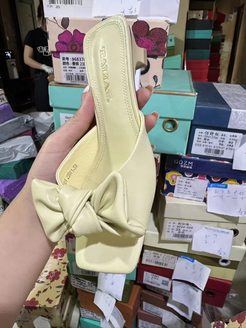 81027001    黄色  新款蝴蝶结高跟夏季凉拖鞋