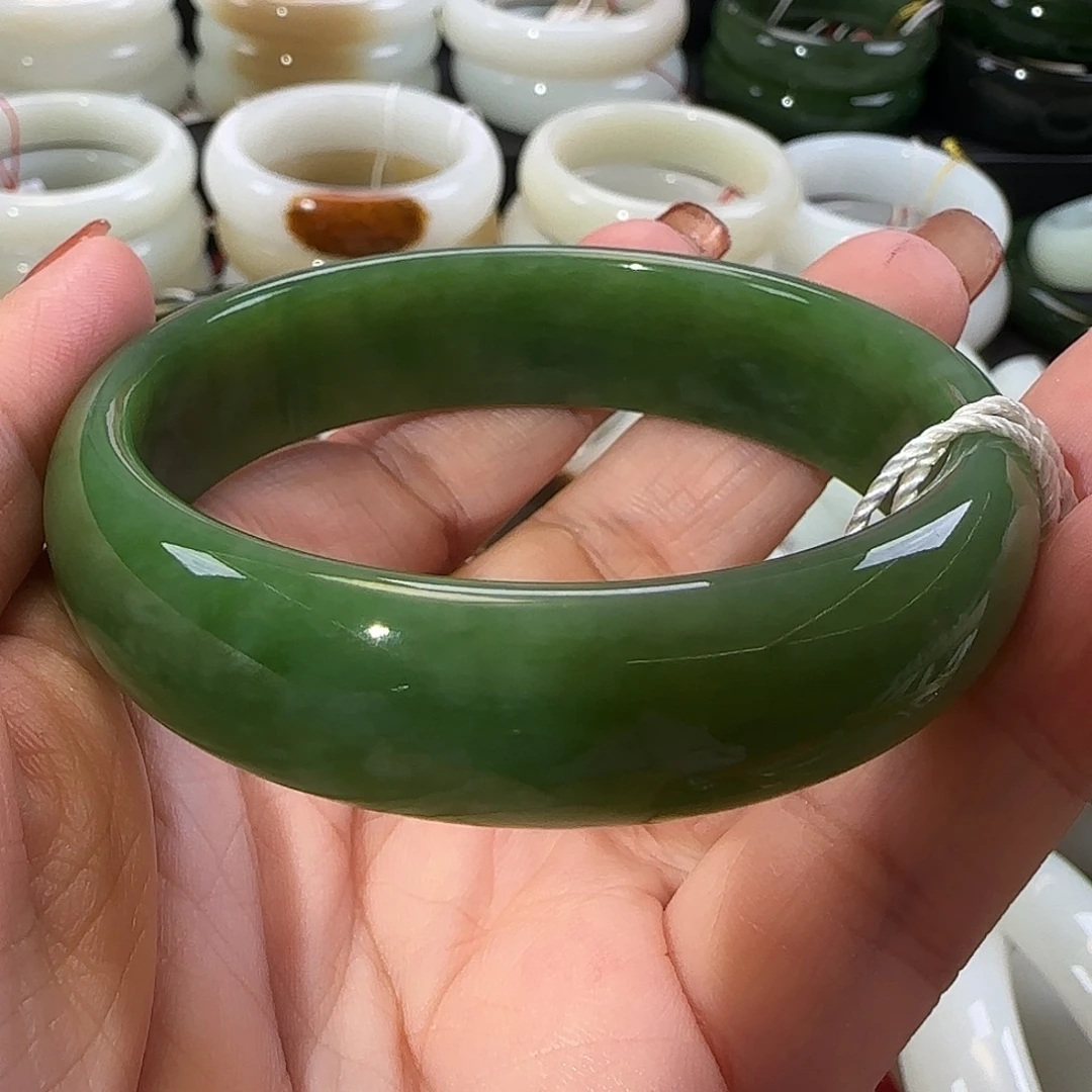 和田玉（碧玉）未镶嵌手镯