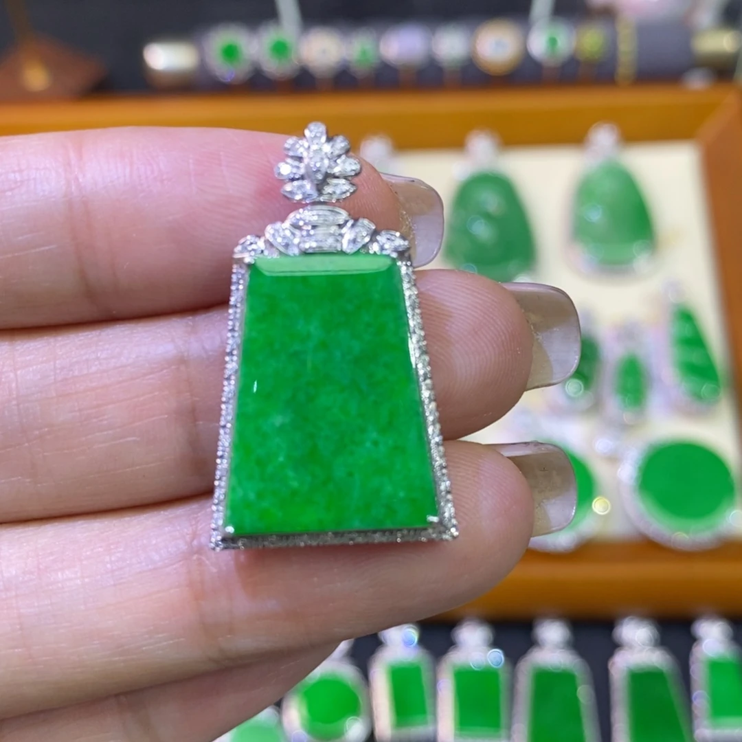 翡翠吊坠(不含链)18K金镶嵌吊坠