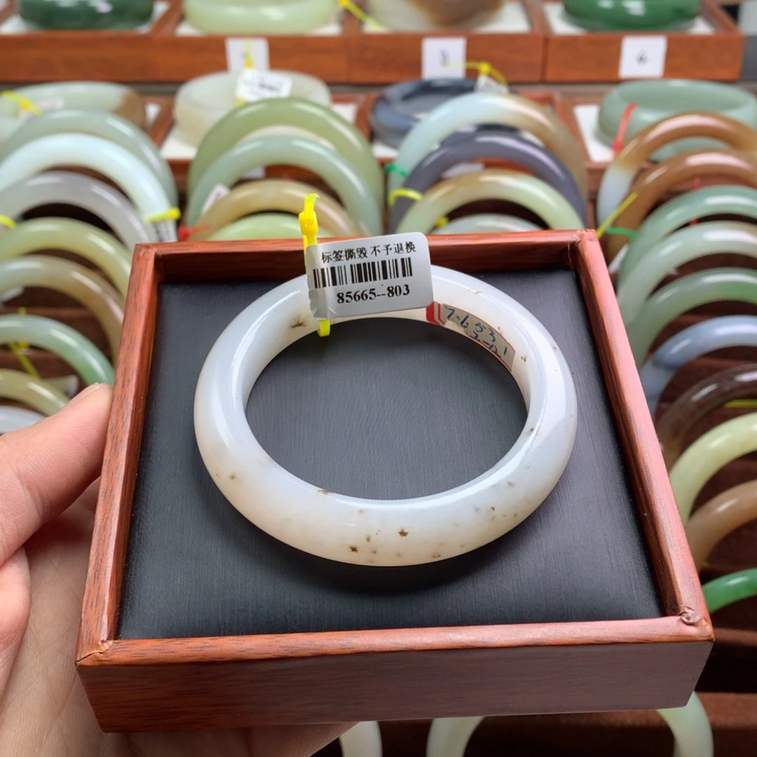 和田玉手镯未镶嵌纹52/53