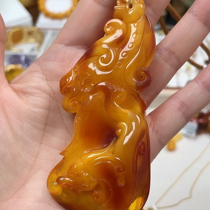 琥珀珠宝奇石未镶嵌53.8克