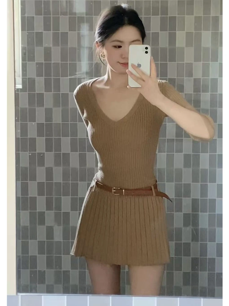 2025年休闲百搭复古美式收腰针织连衣裙女慵懒风休闲修身显瘦短裙