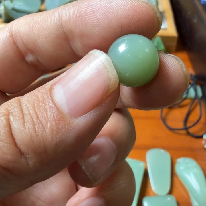 和田玉吊坠未镶嵌