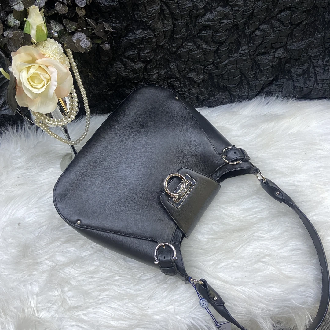 95新 FERRAGAMO/菲拉格慕 大喜/黑色中号单肩包