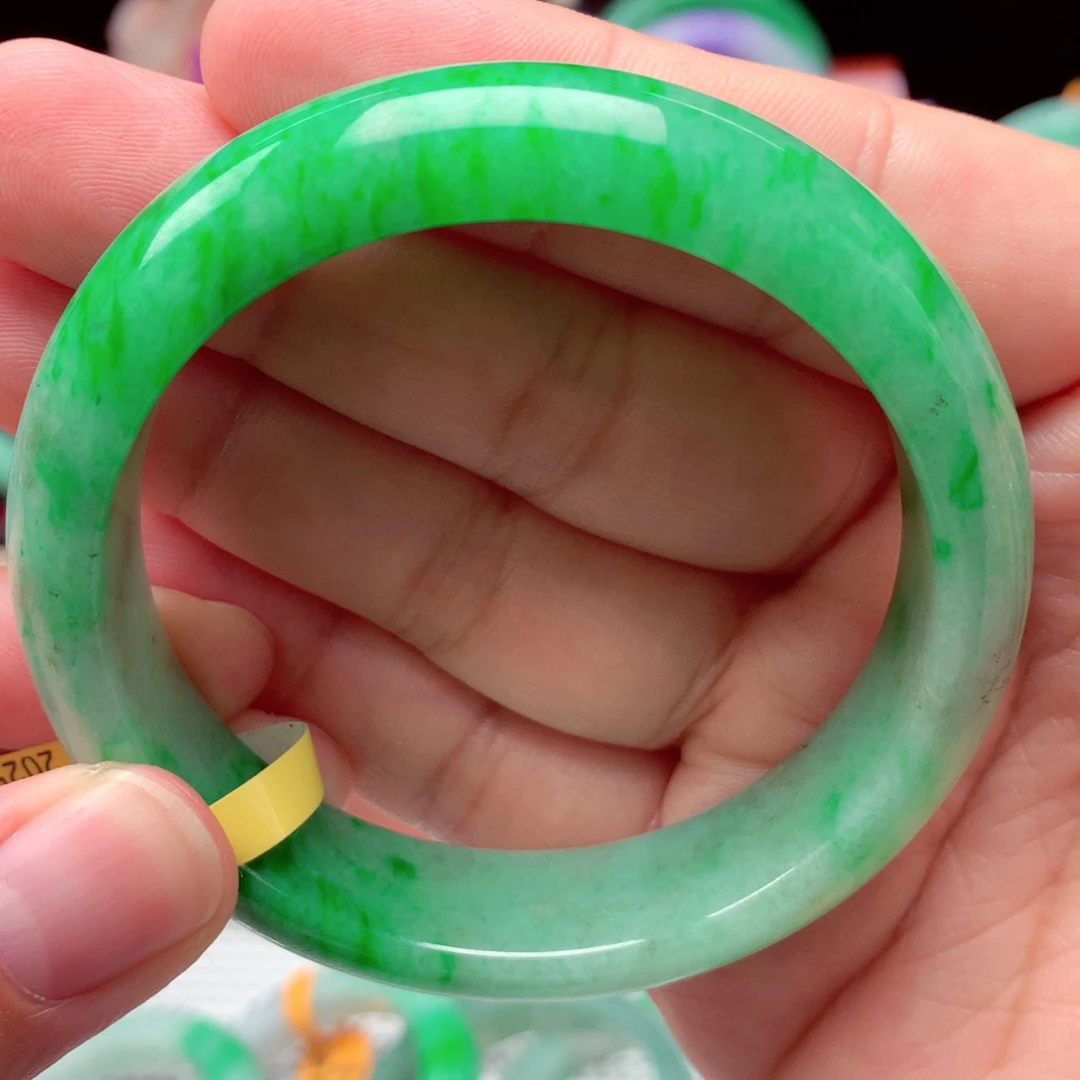 翡翠手镯未镶嵌缅甸翡翠