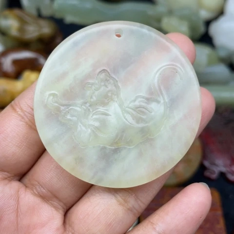 未镶嵌蛇纹石玉颈饰31