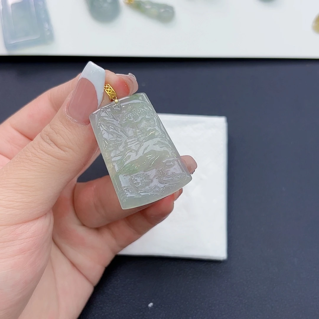 翡翠颈饰18K金镶嵌山水牌