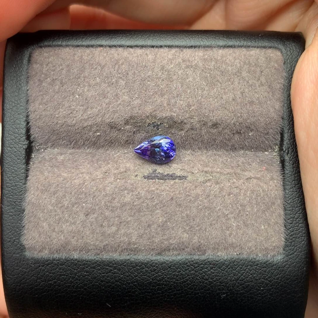 未镶嵌裸石坦桑石0.96ct