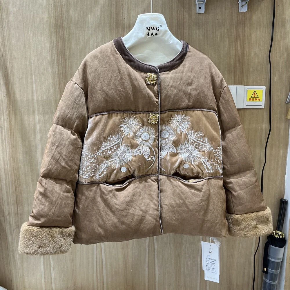 国风钉珠亮片刺绣轻奢水貂毛拼接保暖羽绒服外套(50%绒)  9807#