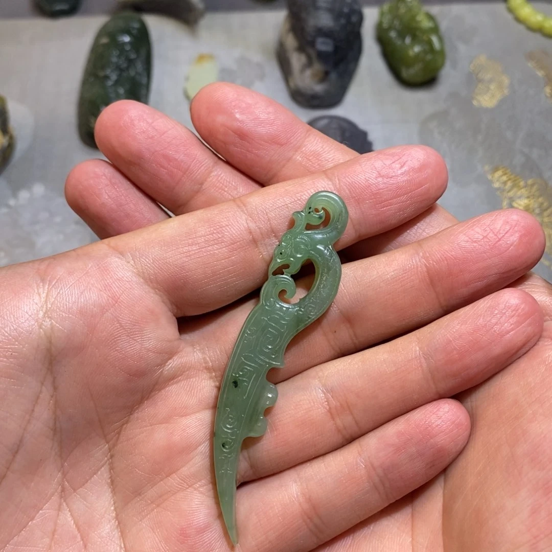 好***的和田玉未镶嵌颈饰
