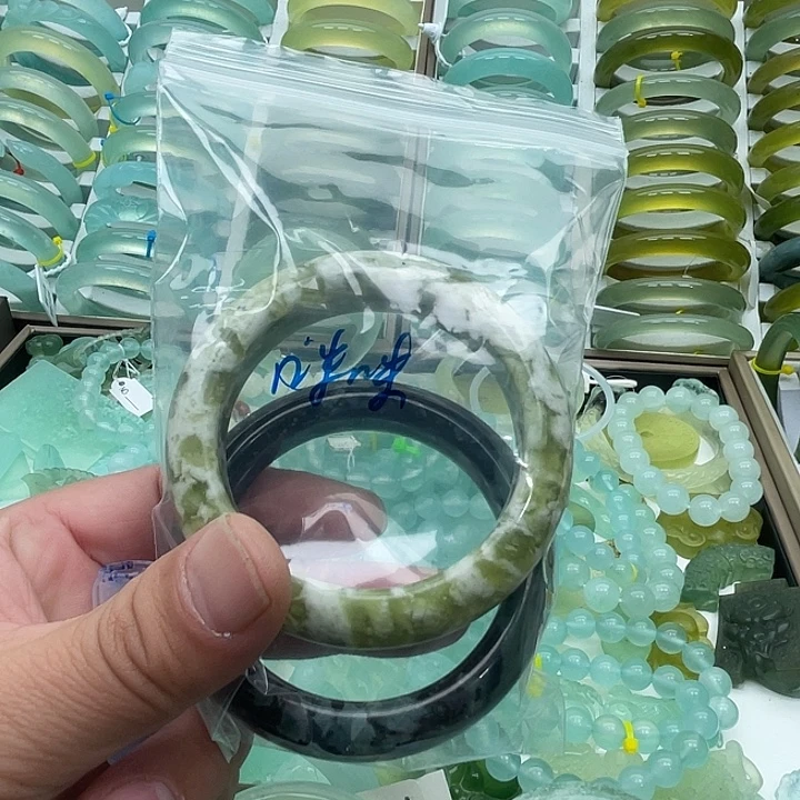 咪***咪蛇纹石玉未镶嵌手镯