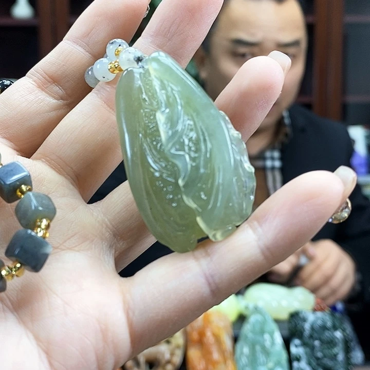 蛇纹石玉吊坠未镶嵌