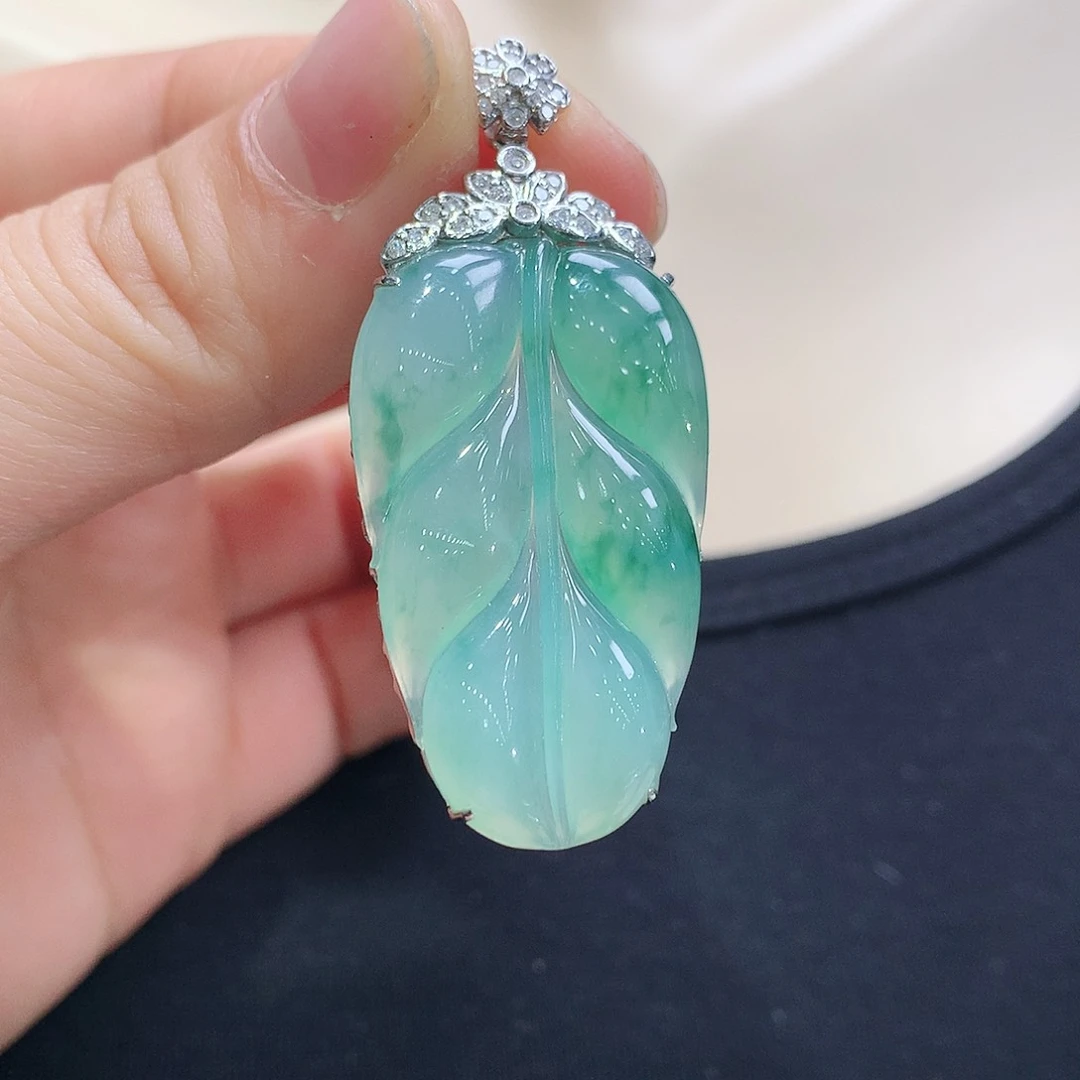 翡翠颈饰18K金镶嵌叶子