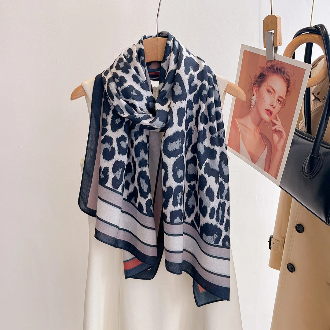 2025春夏双面经典豹纹印花丝巾披肩女百搭时尚高级感围脖围巾