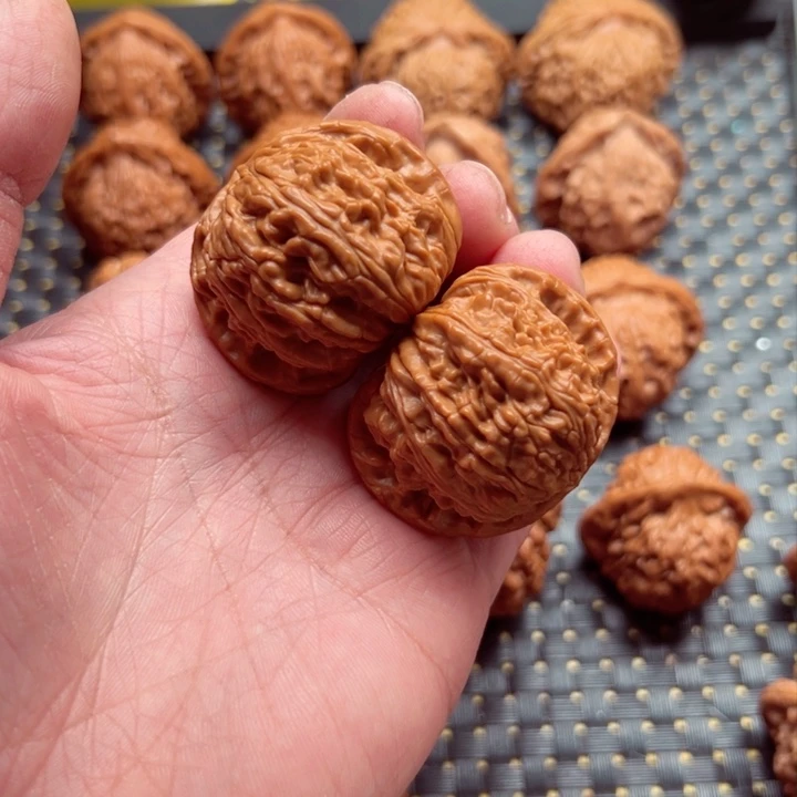 文玩核桃吊坠白狮子41