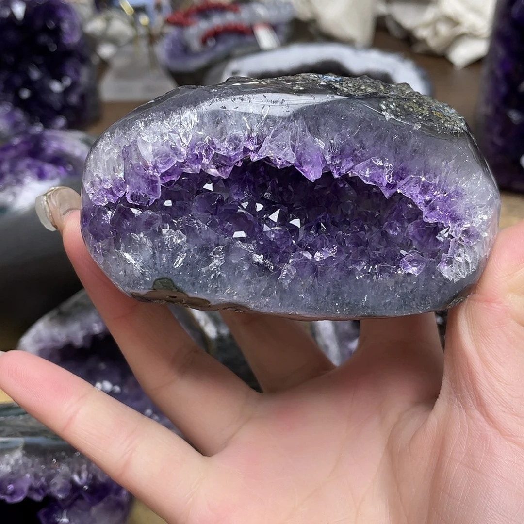 小***子未镶嵌紫晶大型摆件（非配饰）