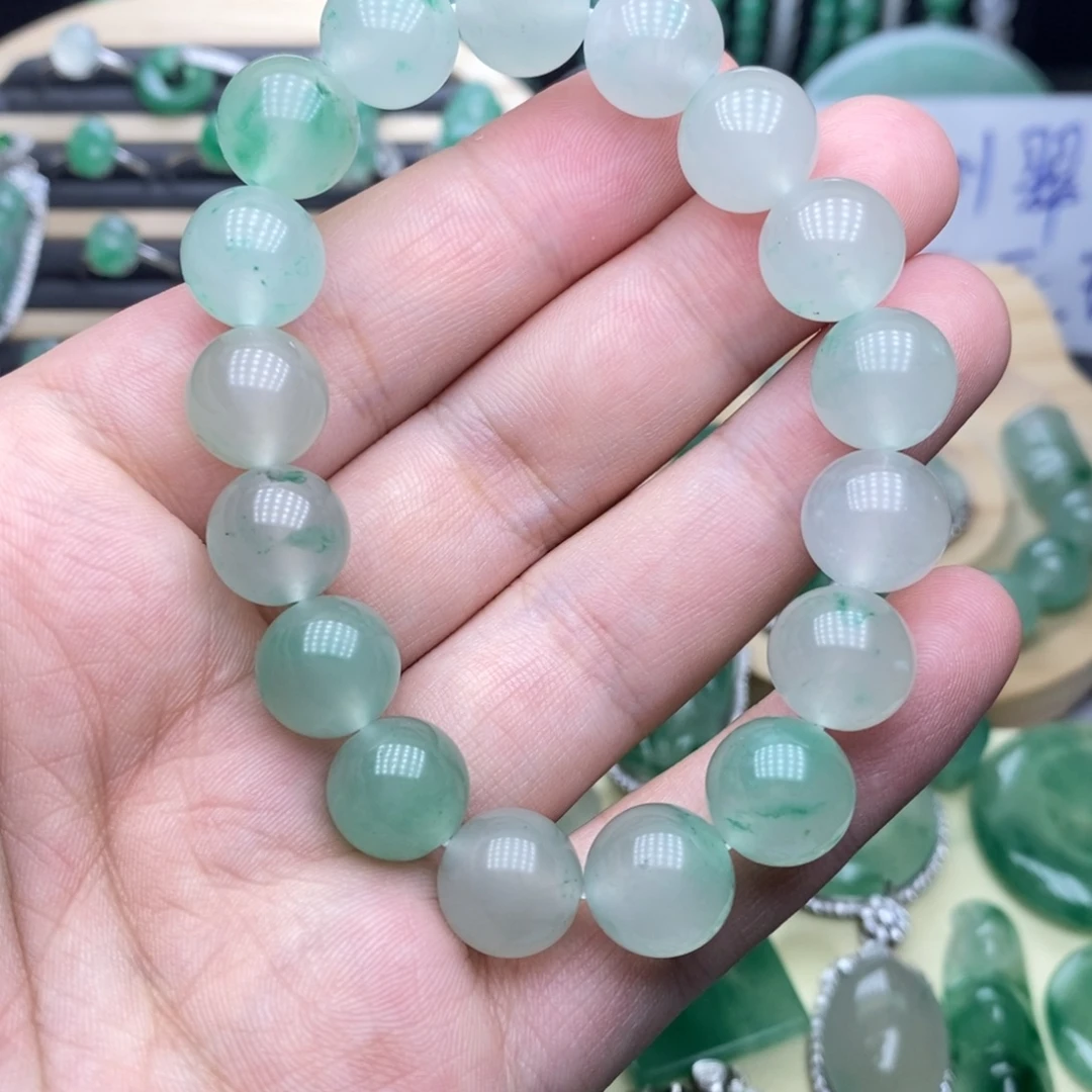 未镶嵌石英质玉（非洲翠）车挂