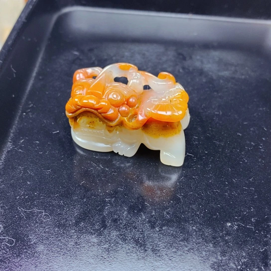 石英质玉（黄龙玉）未镶嵌颈饰