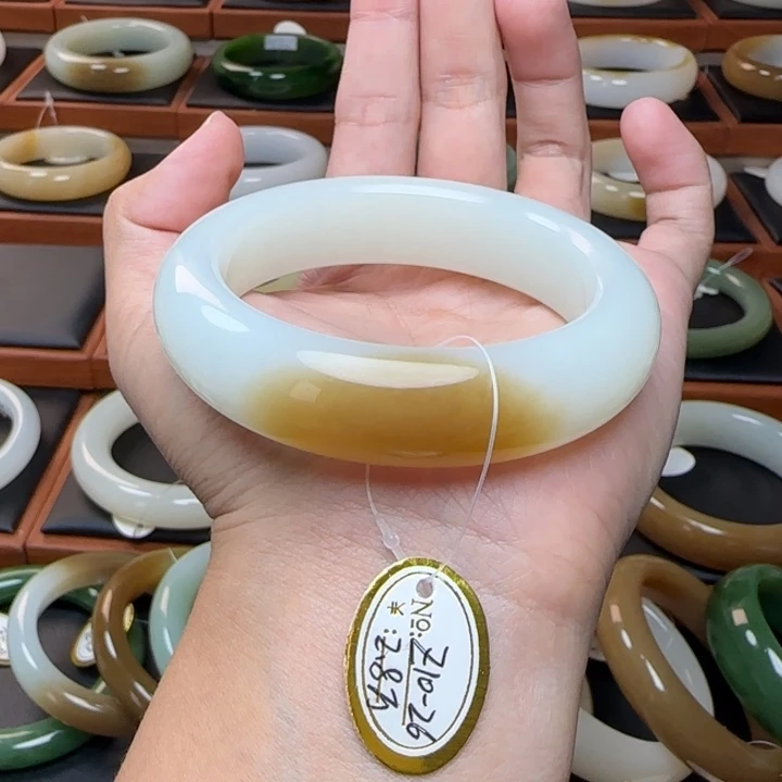 和田玉未镶嵌手镯一口金糖55.8