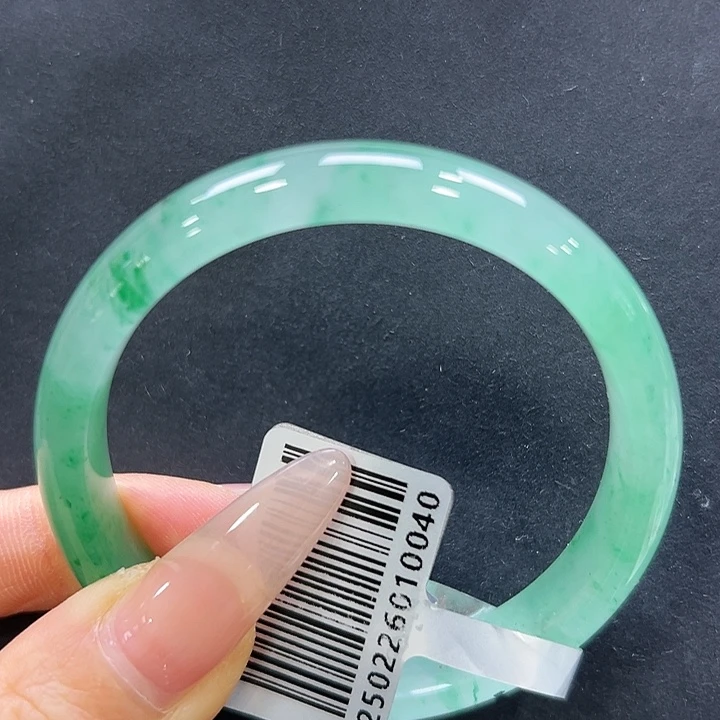 未镶嵌手镯石英质玉（非洲翠）