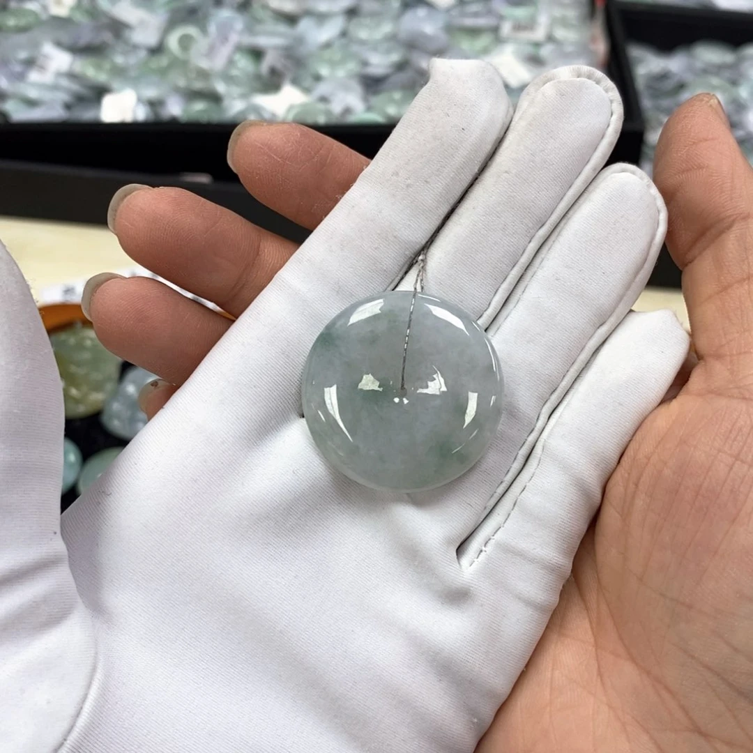 翡翠颈饰未镶嵌平安扣