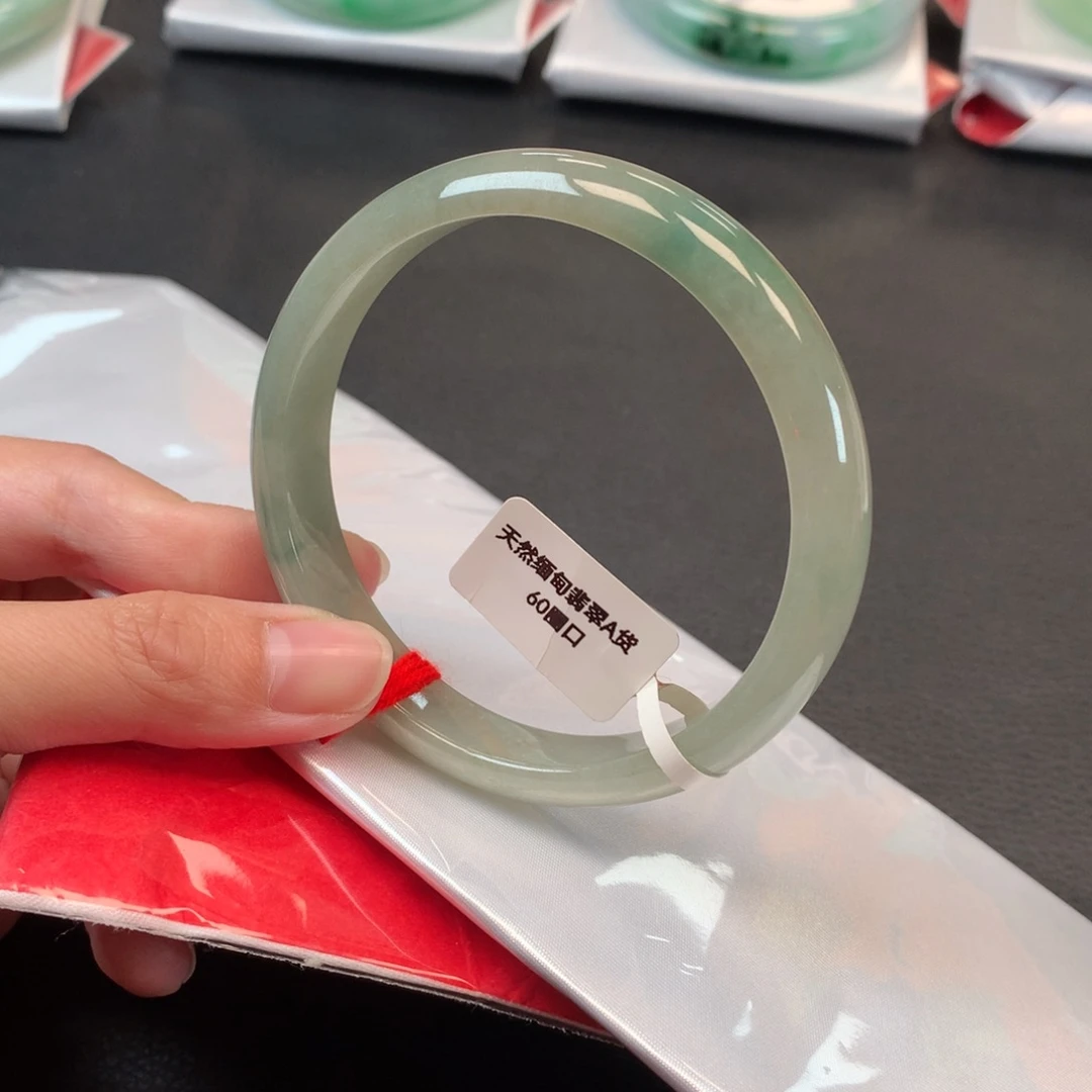 翡翠未镶嵌手镯60圈口冰湖水绿