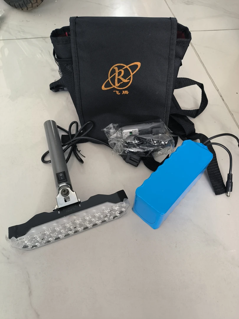 户外逮金蝉专用，高亮白光，偏聚光，60W，锂电池2.3斤亮6-8小时